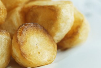 Також, картопля багатий стійким крохмалем, який допомагає організму спалювати жир